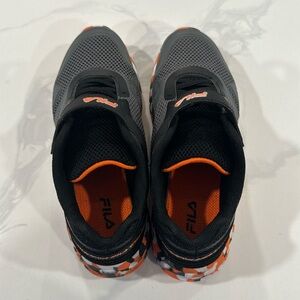 Fila size 2.5 kids Velcro Tennis Shoes